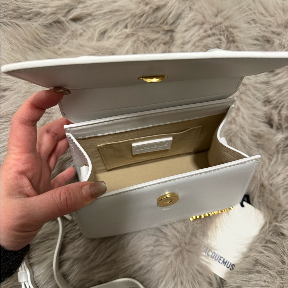 Jacquemus White Crossbody Bag with Gold Details - Picture 3 of 4